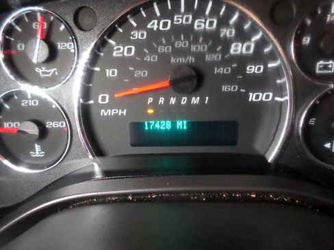 Used 2024 GMC Savana 2500 w/ Driver Convenience Package image 10