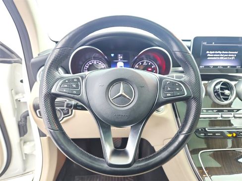 Used 2019 Mercedes-Benz GLC 300 4MATIC w/ Premium Package image 15