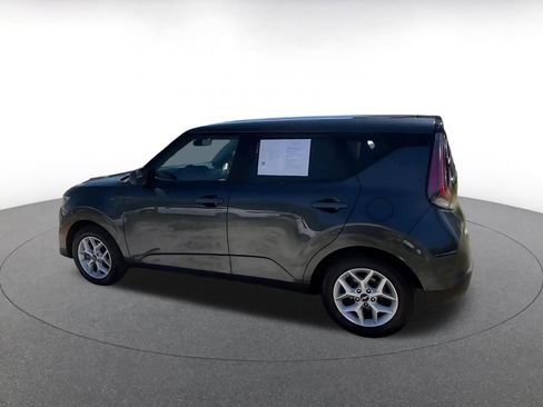 Used 2025 Kia Soul LX w/ LX Technology Package FWD image 10