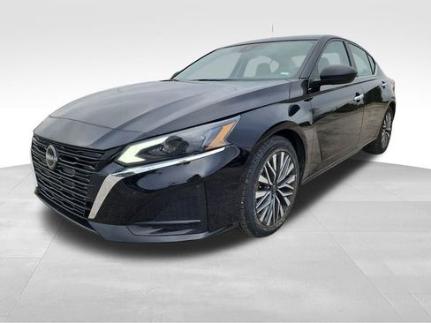 Used 2024 Nissan Altima 2.5 SV image 3