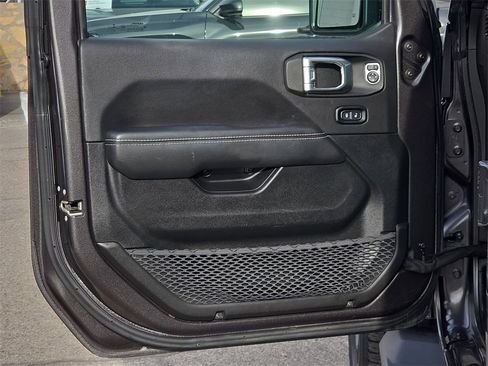 Used 2022 Jeep Wrangler Unlimited Sahara image 17