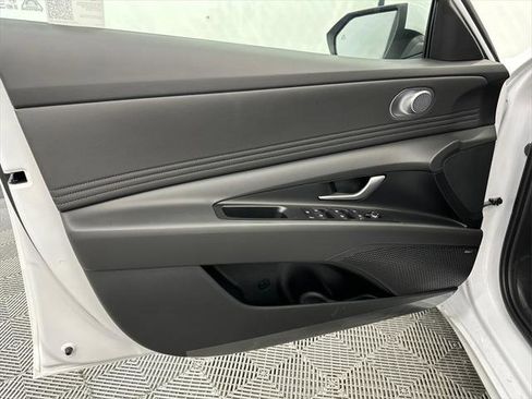 New 2025 Hyundai Elantra Limited image 11