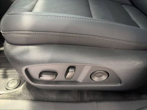 New 2026 Chevrolet Equinox LT w/ Convenience Package II FWD image 11