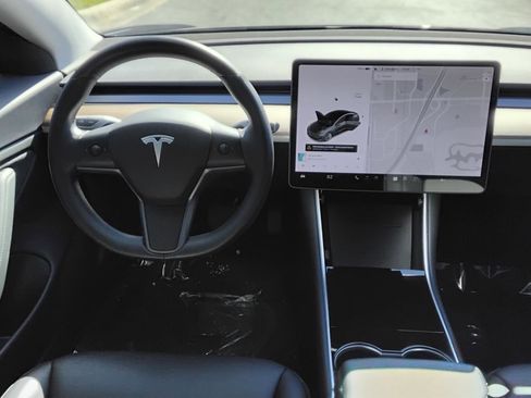 Used 2018 Tesla Model 3 Long Range image 21