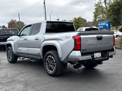 Used 2024 Toyota Tacoma TRD Sport w/ TRD Sport Premium Package AWD/4WD image 10