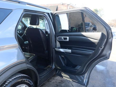Used 2021 Ford Explorer XLT w/ Equipment Group 202A RWD image 13