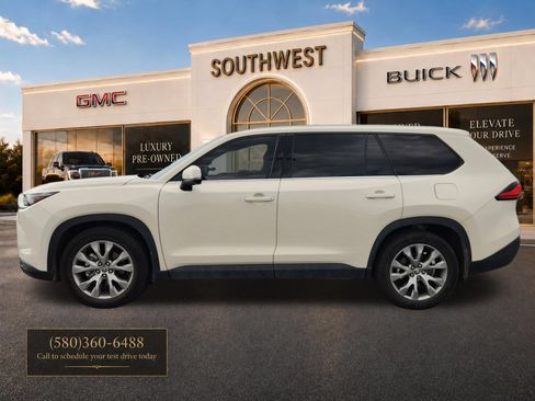 Used 2024 Toyota Grand Highlander FWD image 3