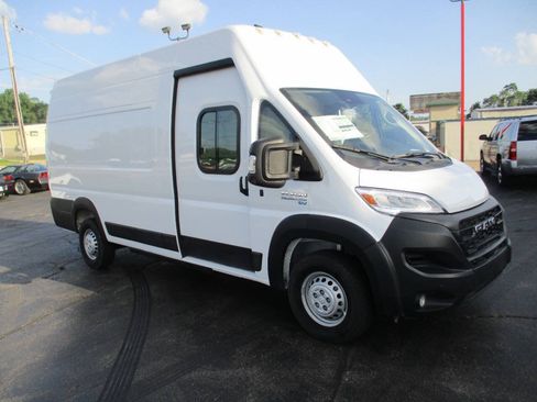 Used 2024 RAM ProMaster 3500 w/ Delivery Van Package FWD image 10