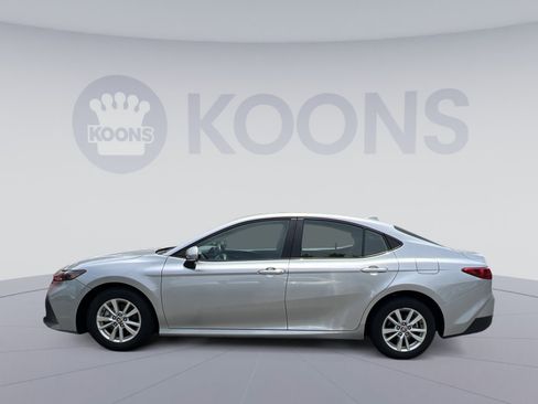 Used 2025 Toyota Camry LE AWD/4WD image 2