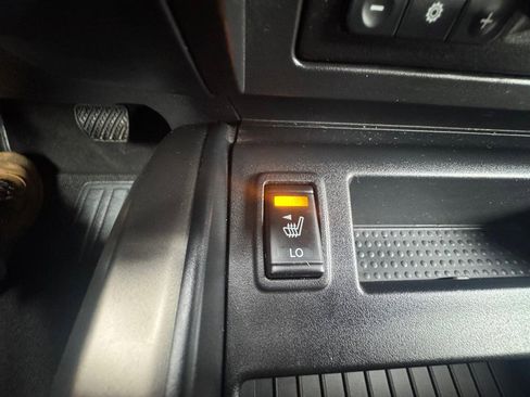 Used 2024 Nissan Titan SV w/ SV Convenience Package image 24