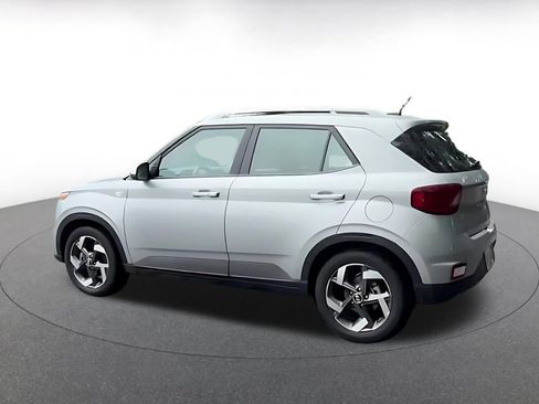 Used 2026 Hyundai Venue SEL FWD image 10