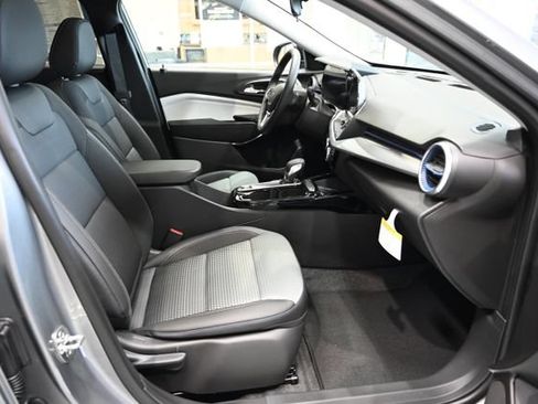 New 2026 Chevrolet Trax LT w/ Sunroof Package FWD image 10