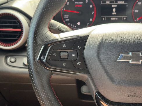 Used 2025 Chevrolet Trax RS FWD image 12