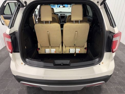 Used 2016 Ford Explorer XLT w/ Equipment Group 202A image 10