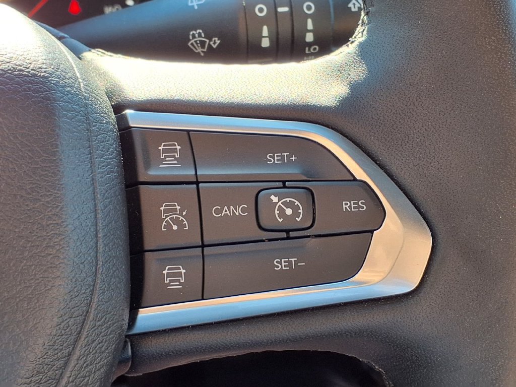 Used 2025 Jeep Compass Limited AWD/4WD image 27