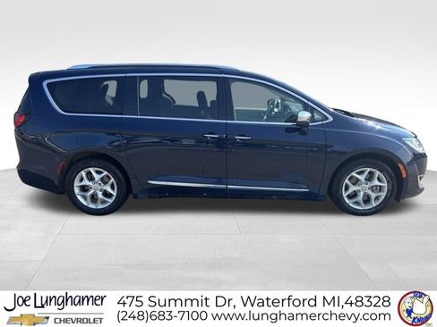 Used 2020 Chrysler Pacifica Limited FWD image 2