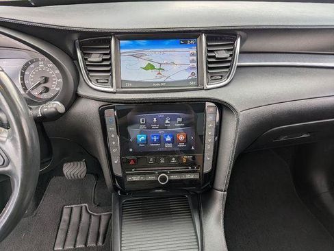 Used 2019 INFINITI QX50 Luxe w/ Navigation Package FWD image 17