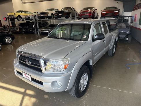 Used 2005 Toyota Tacoma PreRunner image 32