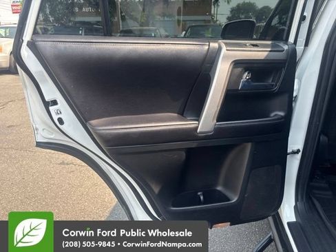 Used 2016 Toyota 4Runner SR5 AWD/4WD image 28