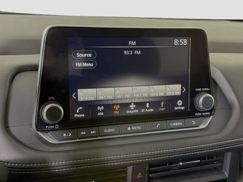 Used 2025 Nissan Rogue SV FWD image 17
