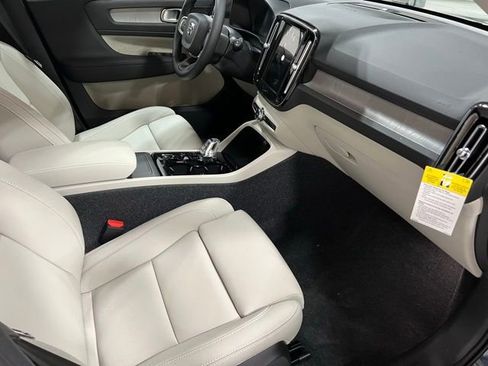Used 2026 Volvo XC40 B5 Ultra w/ Protection Package Premier image 14