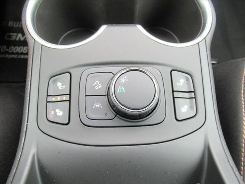 Used 2020 GMC Terrain SLE w/ Driver Convenience Package image 25