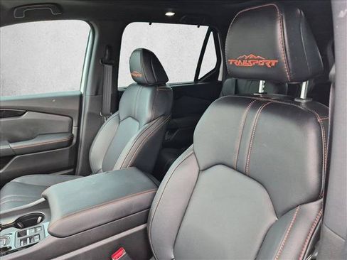 Used 2025 Honda Pilot TrailSport image 13