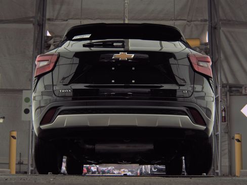 Used 2024 Chevrolet Trax LT w/ LT Convenience Package image 13