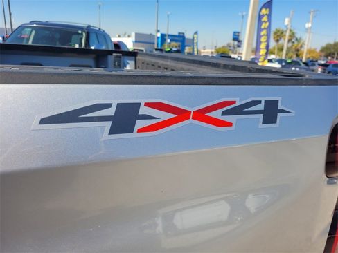 Used 2020 Chevrolet Silverado 1500 Custom w/ Custom Value Package image 11