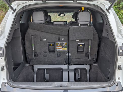 Used 2023 Toyota Sienna XSE AWD/4WD image 20