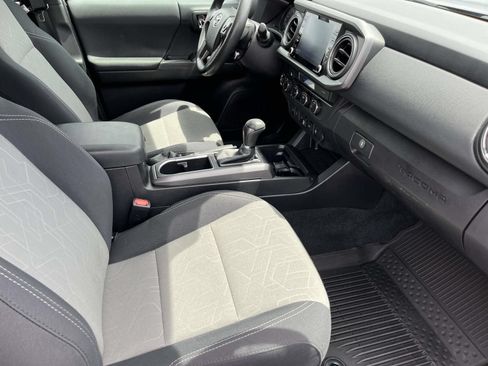 Used 2021 Toyota Tacoma TRD Sport w/ Technology Package AWD/4WD image 21
