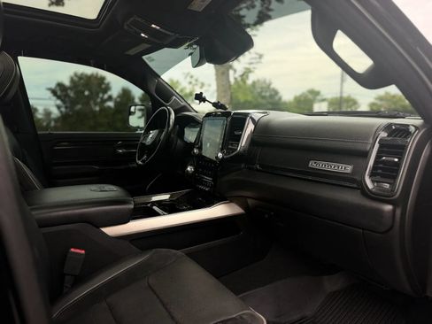 Used 2019 RAM 1500 Laramie AWD/4WD image 12