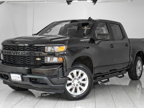 Used 2019 Chevrolet Silverado 1500 Custom w/ Custom Value Package image 4