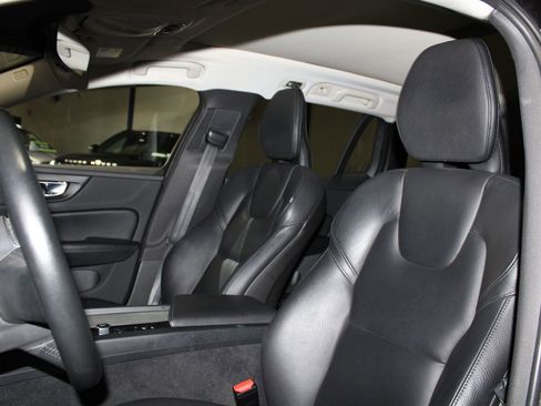 Used 2021 Volvo V60 T5 Cross Country w/ Climate Package image 24