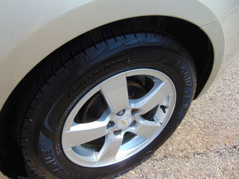 Used 2015 Chevrolet Cruze LT FWD image 25