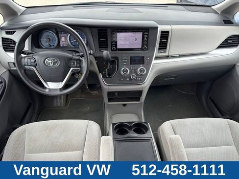 Used 2018 Toyota Sienna LE FWD image 25