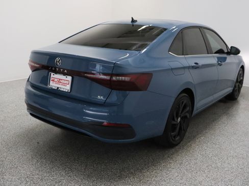 Used 2025 Volkswagen Jetta SE image 7