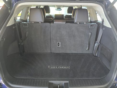 Used 2024 Toyota Highlander XLE image 16