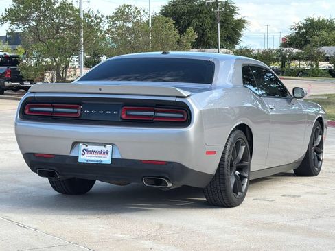 Used 2018 Dodge Challenger R/T w/ Performance Handling Group RWD image 8