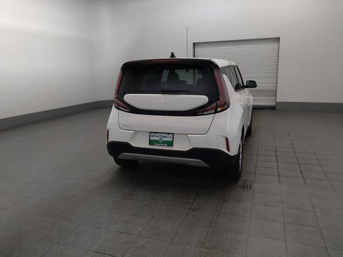Used 2025 Kia Soul LX w/ LX Technology Package FWD image 7
