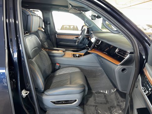Used 2023 Jeep Grand Wagoneer Series III image 10