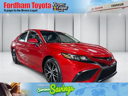 Certified 2024 Toyota Camry SE FWD image 1
