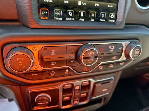 Used 2021 Jeep Gladiator Overland w/ Popular Equipment Package image 16