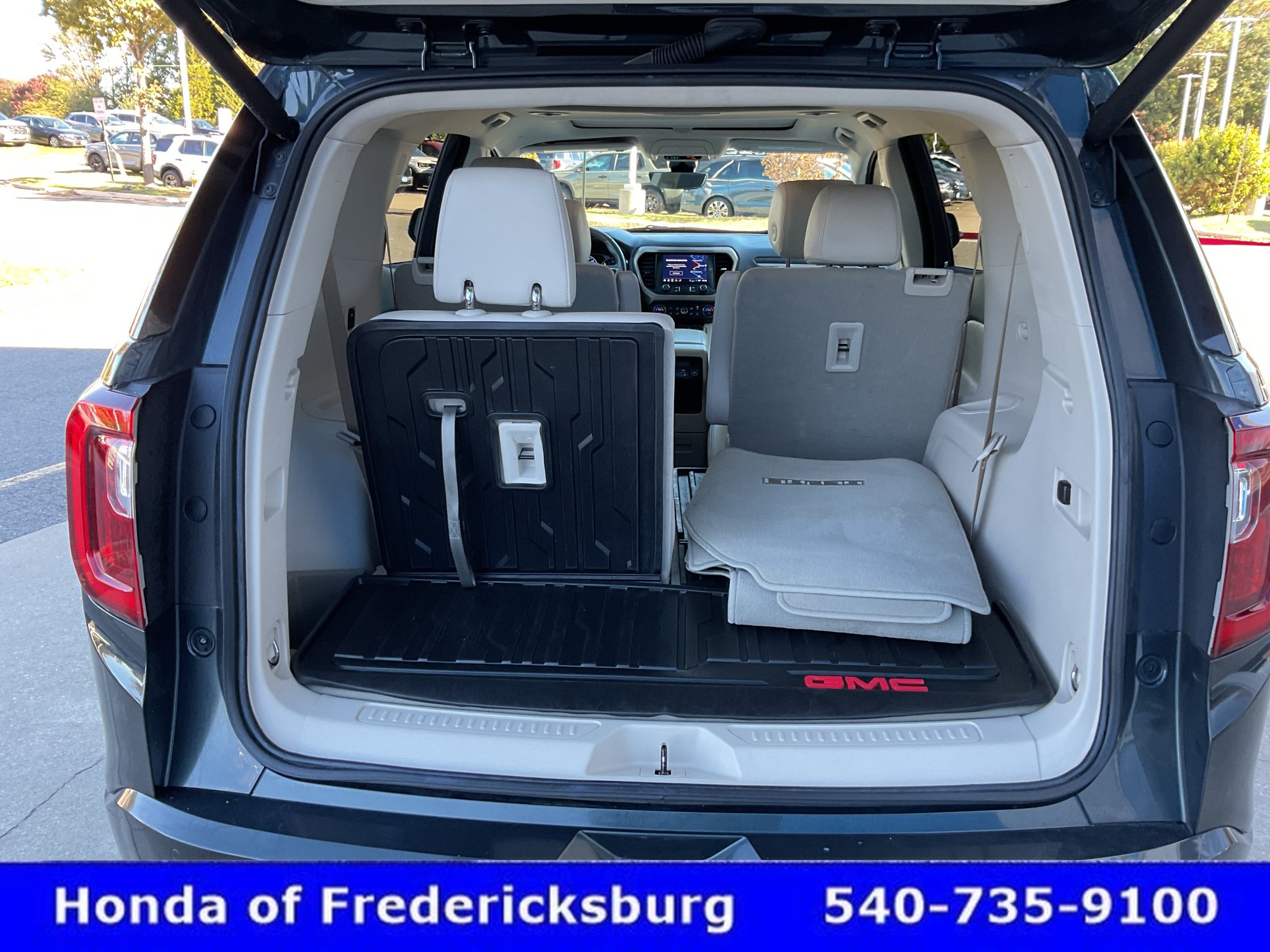 Used 2023 GMC Acadia Denali w/ Denali Ultimate Package FWD image 27