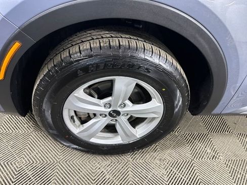 Used 2023 Kia Sorento LX image 10