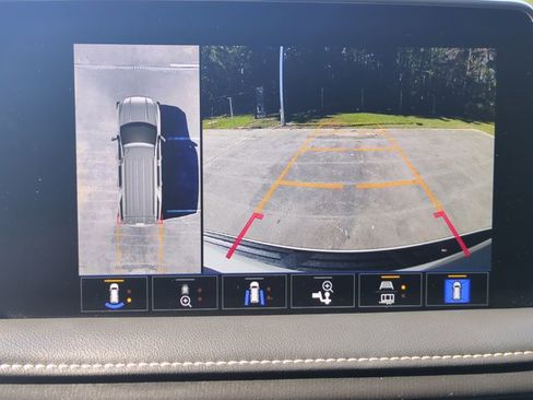 Used 2023 GMC Yukon SLT w/ SLT Luxury Package image 14