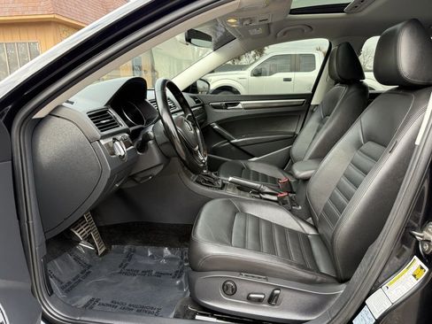 Used 2017 Volkswagen Passat 1.8T SEL Premium image 11