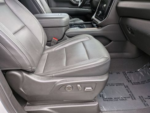 Used 2025 GMC Yukon XL Denali AWD/4WD image 31