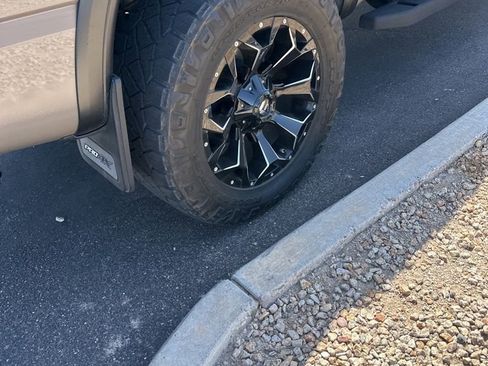 Used 2023 Nissan Titan PRO-4X w/ Pro-4x Convenience Package AWD/4WD image 7