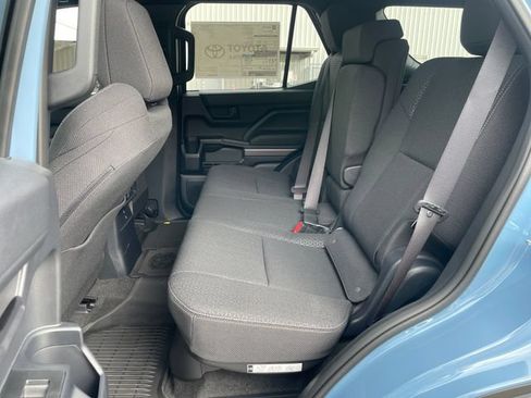 New 2026 Toyota 4Runner SR5 AWD/4WD image 17